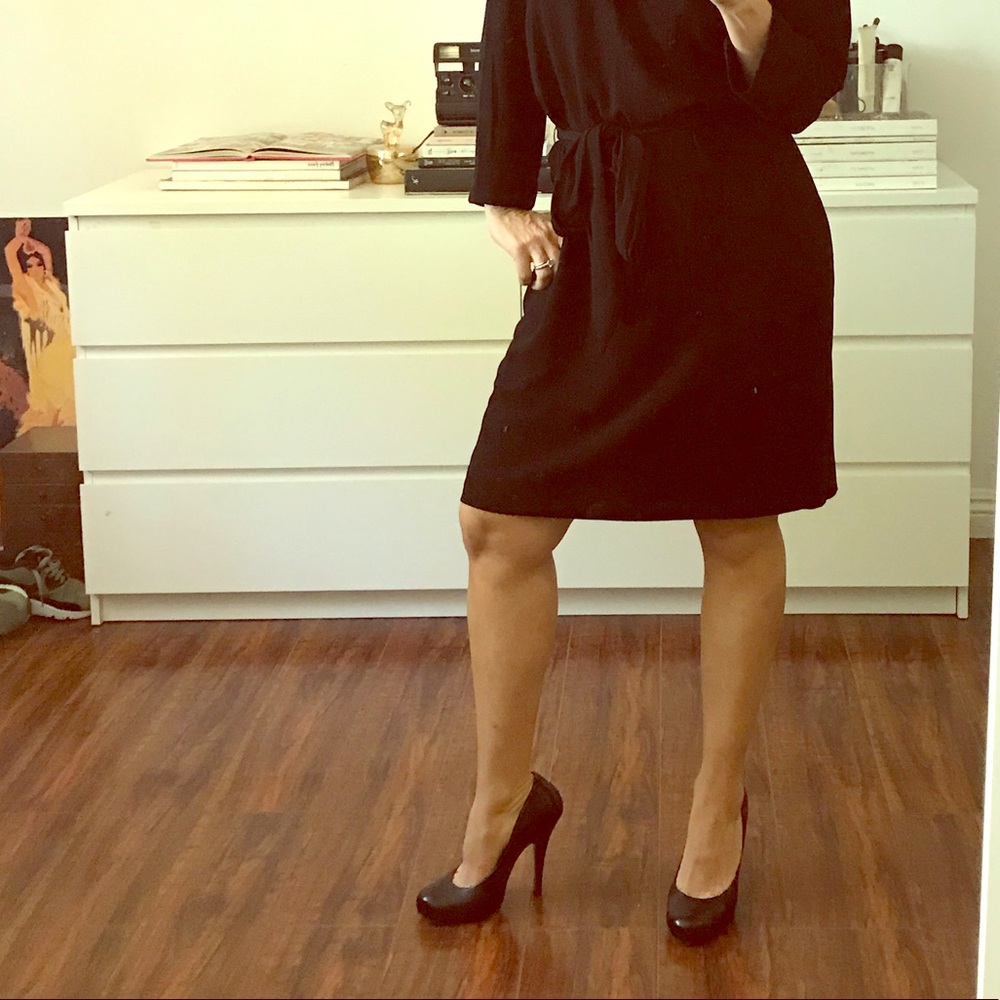 Black round toe pumps